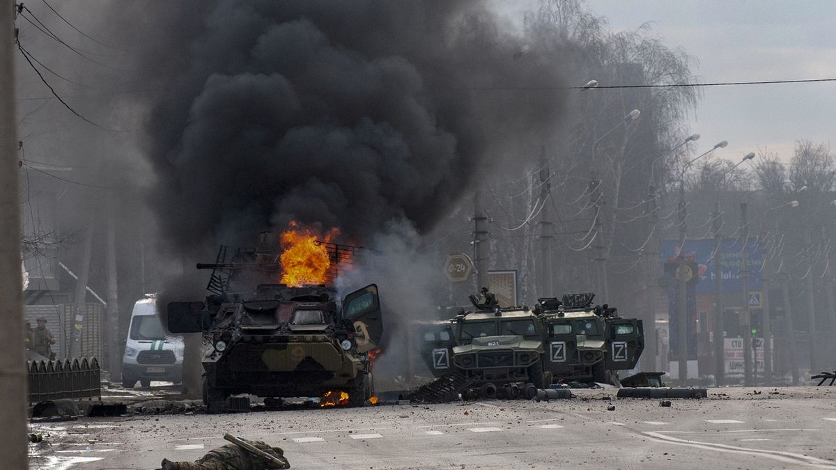 Ruští výsadkáři přistáli v Charkově. Zemřelo minimálně 21 lidí